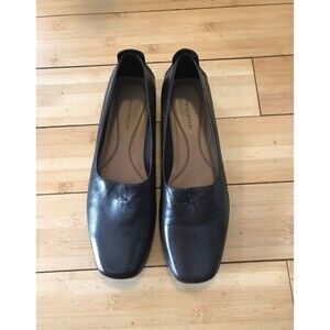 Never worn Naturalizer Brown Leather Flats Size 8M
